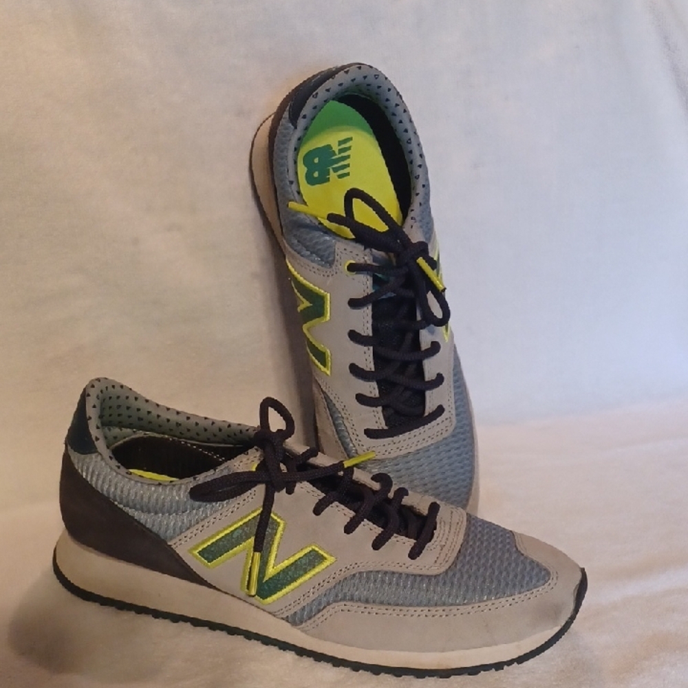 New Balance Gray and Green Retro Sneakers with Modern Comfort Size 8.5